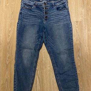 Medium wash, buttom up, Old Navy ankle jeans. Size 12. Good condition!